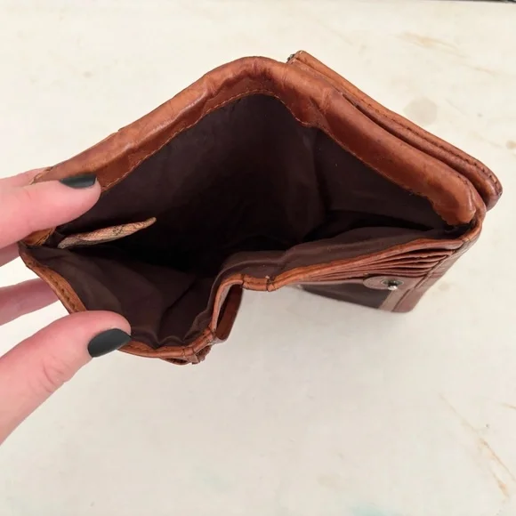 Vilenca Holland Woven Distressed Cognac Bifold Continental Wallet - Picture 4 of 5